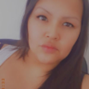 Meet your Posher, Larissa